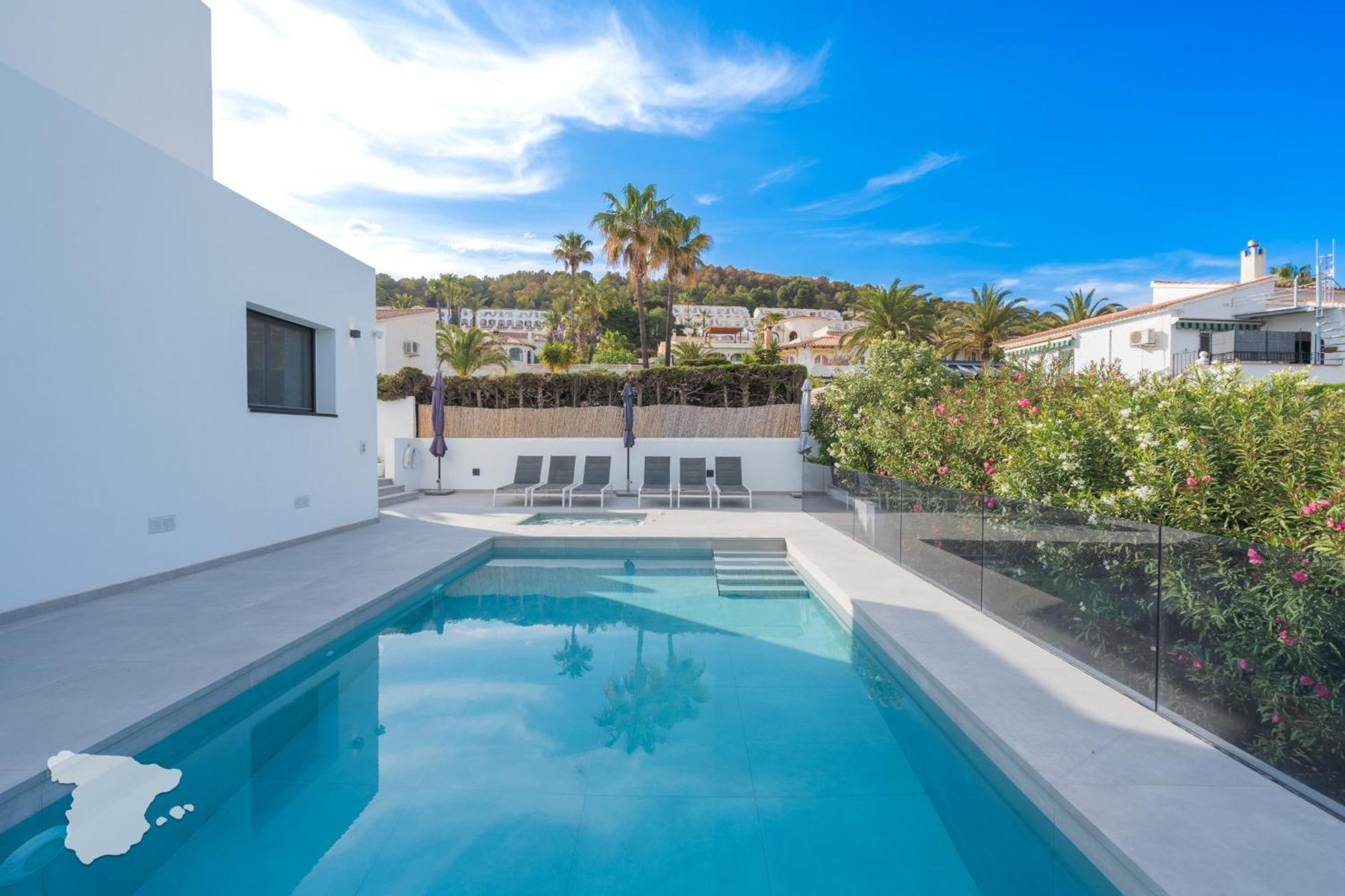 Villa Costablancadreams White Flamingo In *